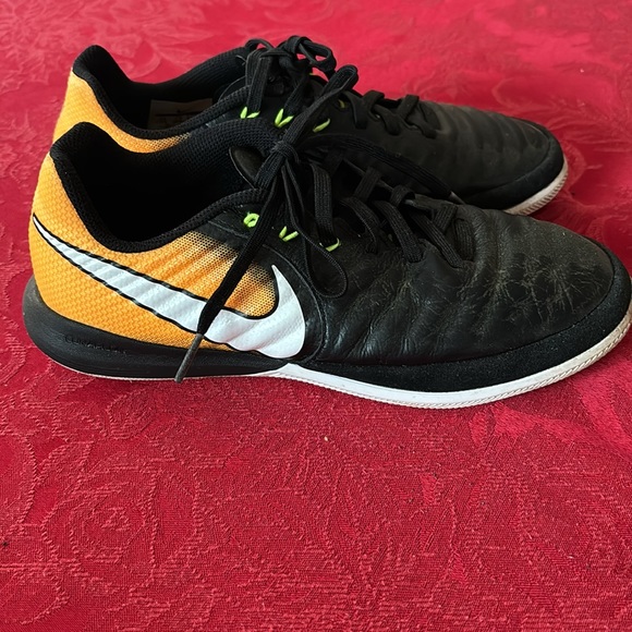 Nike Tiempo-X soccer flats sz 5Y - Picture 2 of 6